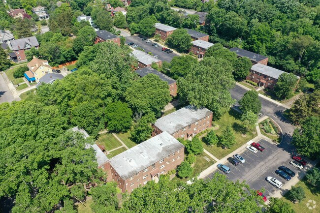 Foto aérea - Clifton Woods Apartments
