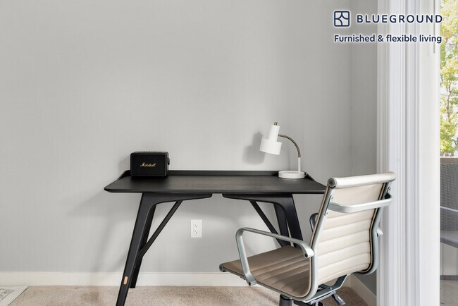 Foto del edificio - 2721 Midtown Ct