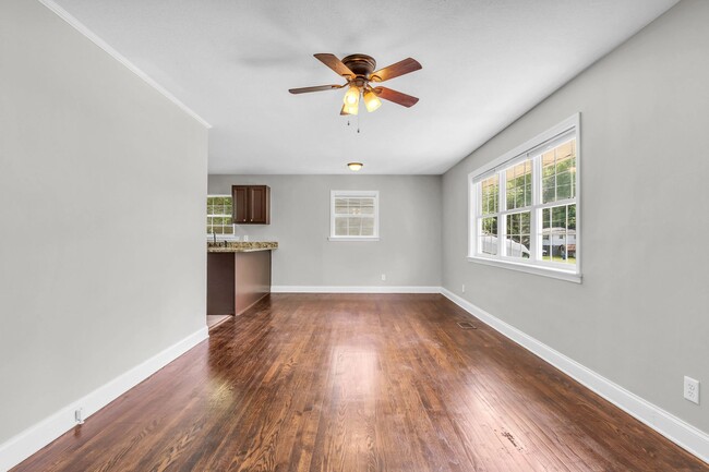 Foto del edificio - Adorable Red Bank Home Available NOW!