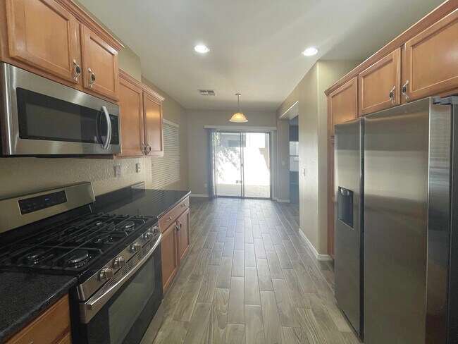 Building Photo - 3703 W Thalia Ct