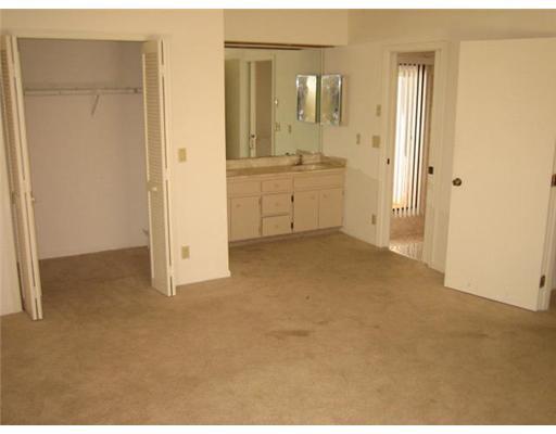Building Photo - 6050 Amberwoods Dr