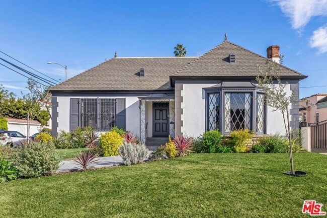 Foto del edificio - 200 S Formosa Ave