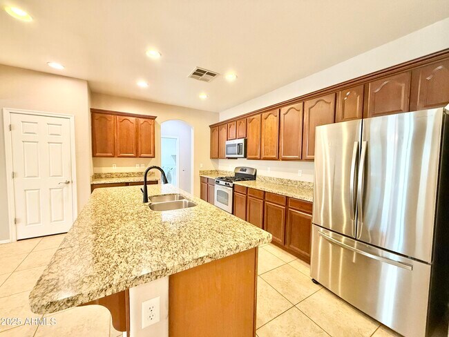 Building Photo - 2849 E Fandango Dr