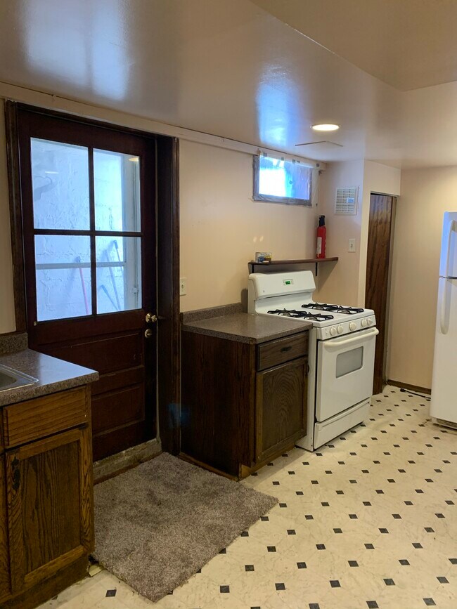 kitchen - 301 College Ave