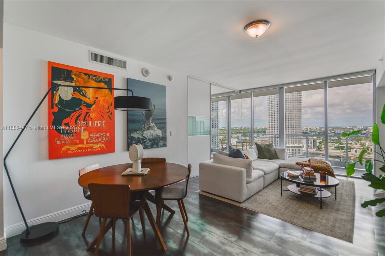 Foto principal - 92 SW 3rd St