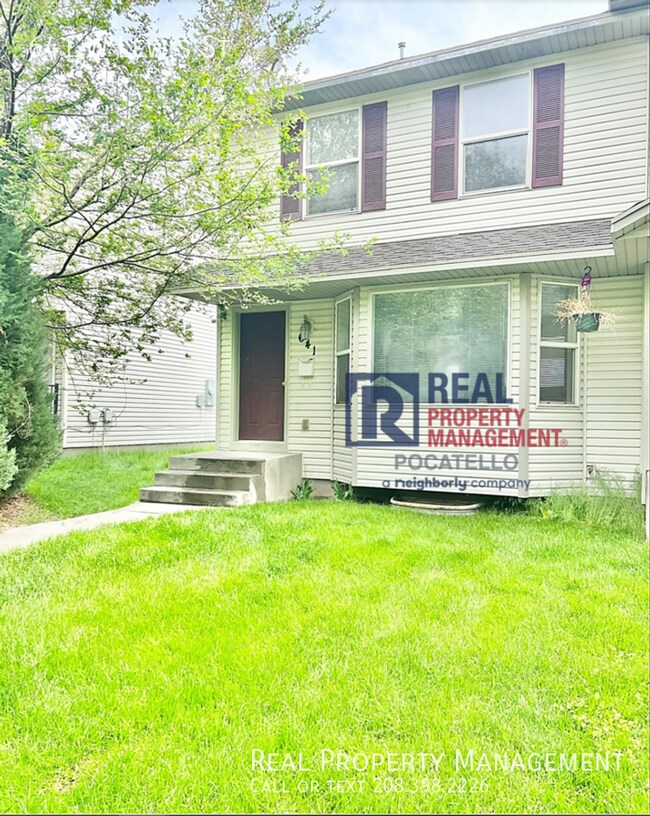Building Photo - 4 Bedroom 1.5 Bath Townhome