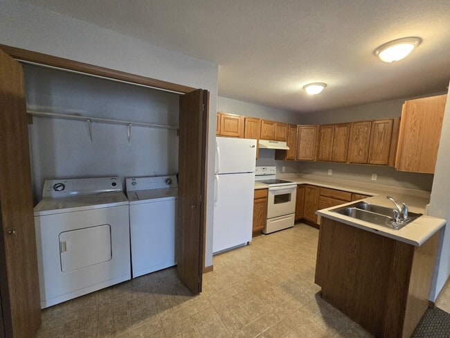 Building Photo - 611 Johnson St