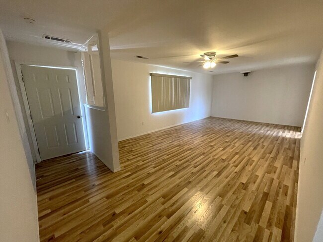 Foto del edificio - Room to Spread Out! South Valley 3bd on a ...