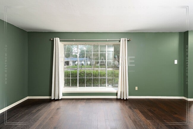 Building Photo - 3/2 Brick Home with Sunroom, Deck, and Car...