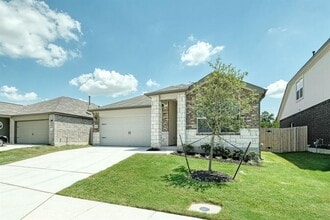 Building Photo - 1300 Acorn Oak Dr