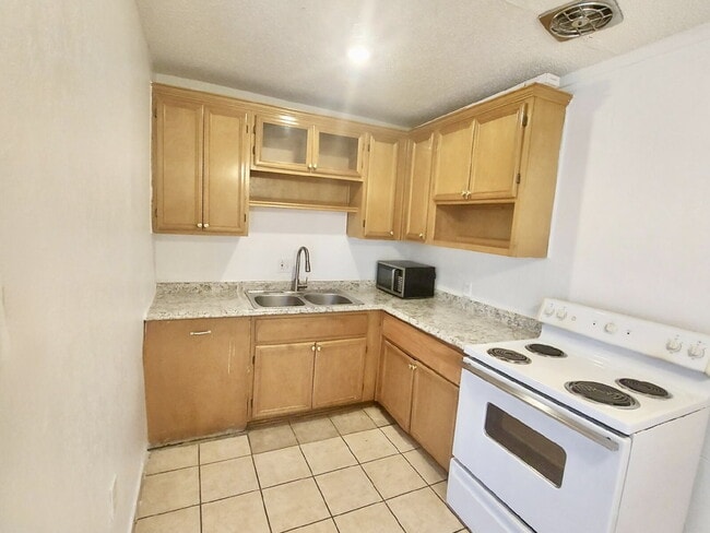 Building Photo - North Las Vegas Gem: 1-Bedroom, 1-bath Uni...
