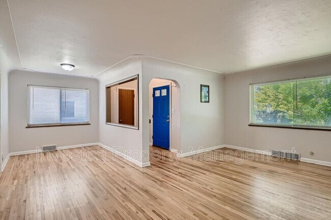 Building Photo - 3570 S Marion St