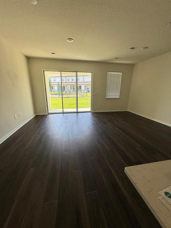Foto del edificio - 4390 Small Creek Rd