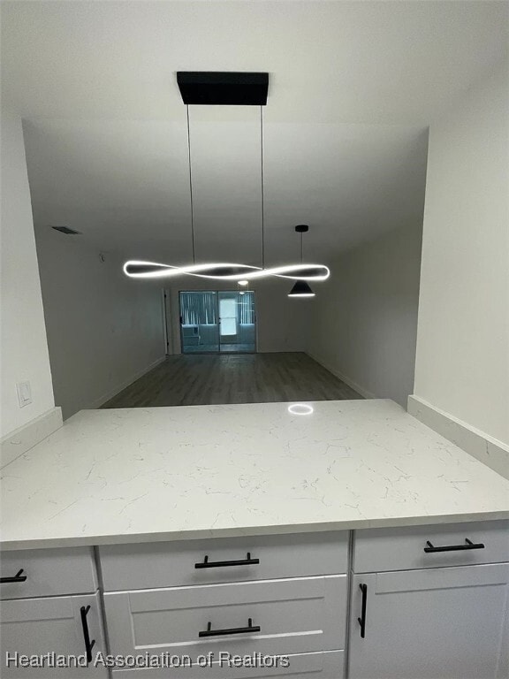 Foto del edificio - 5025 Granada Blvd