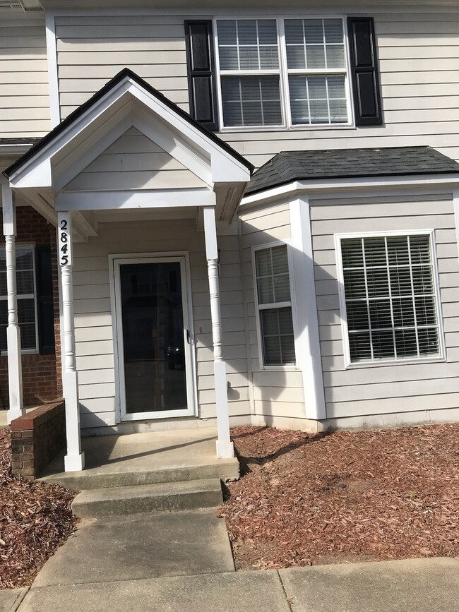 Building Photo - 2845 Bennington Dr