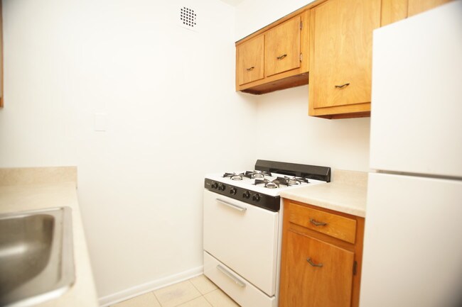 Foto del edificio - 7401 Shore Rd