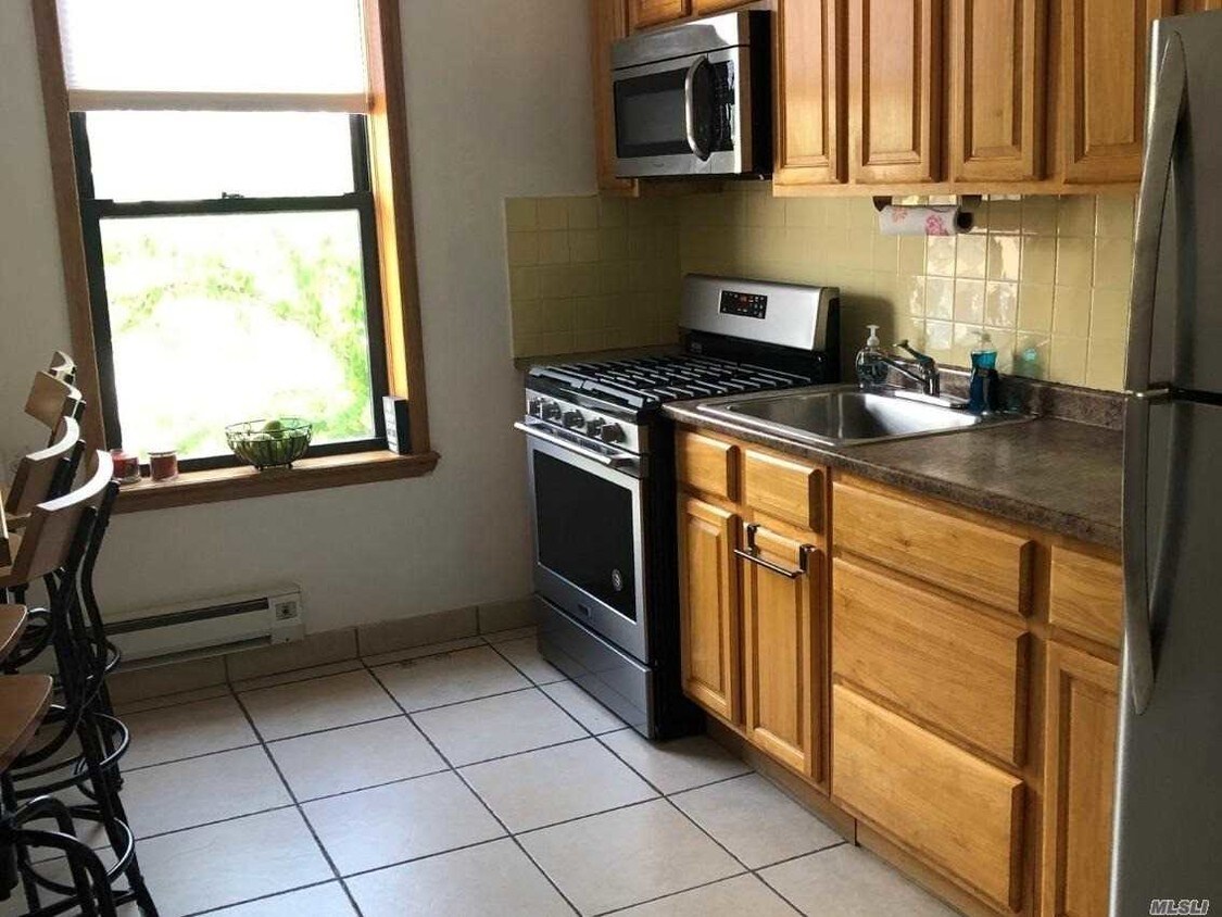 46 N Village Ave, Rockville Centre, NY 11570 Room for Rent in Rockville Centre, NY