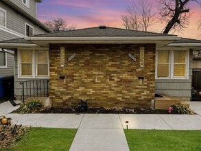 Building Photo - 1010 16th Ave SE