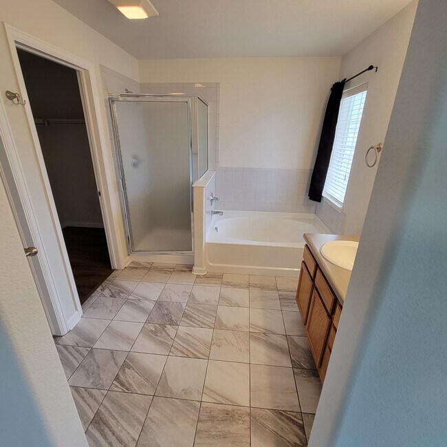 Baño principal / Vestidor - 3776 Ponderosa Ct