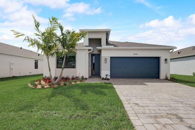 Building Photo - 5935 SE Sky Blue Cir