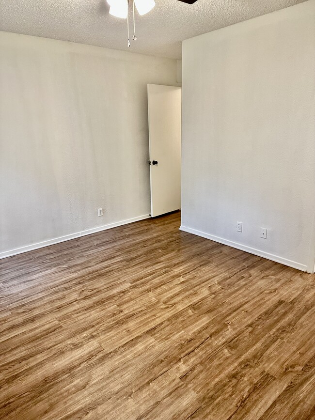 Building Photo - 130 Cedarbrook Dr