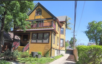 Building Photo - 916 Pleasant St