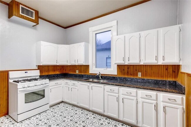 Foto del edificio - 616 W 7th St