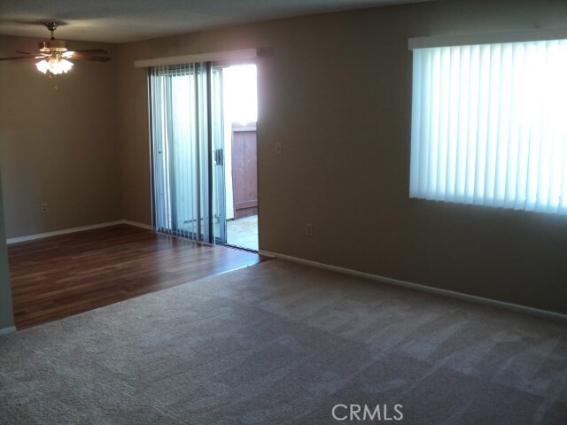 Foto del edificio - 23605 Golden Springs Dr