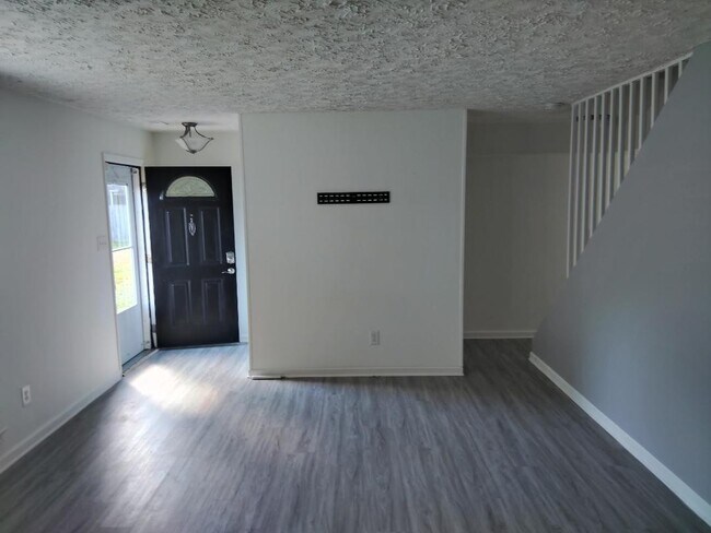 Foto del edificio - 300 Oakway Ct
