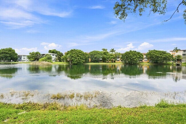 Foto del edificio - 5335 NW 10th Ct