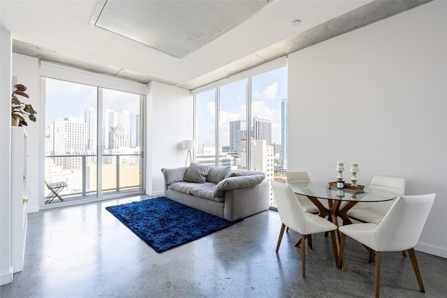 Foto del edificio - 151 SE 1st St