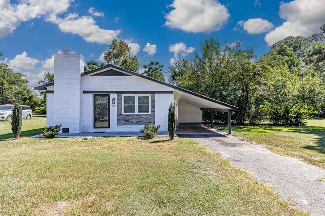 Building Photo - ADORABLE 3 BR | 1 BA Home in Dudley | Fully Renovated and Move-In Ready!