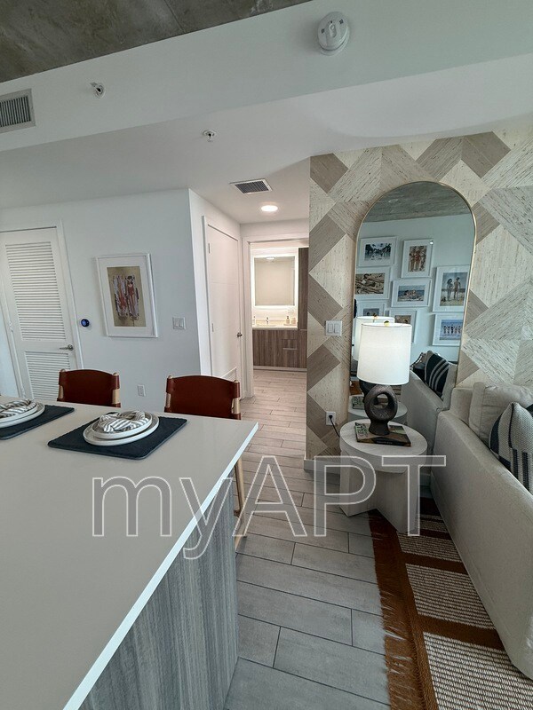 Foto del edificio - 3111 Midtown Blvd