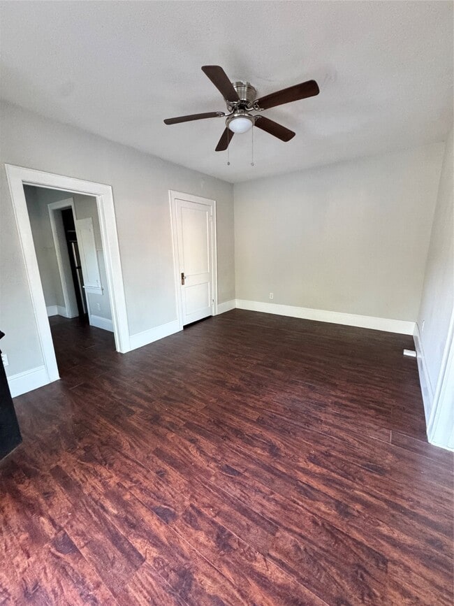 Building Photo - 905 Oakhurst St
