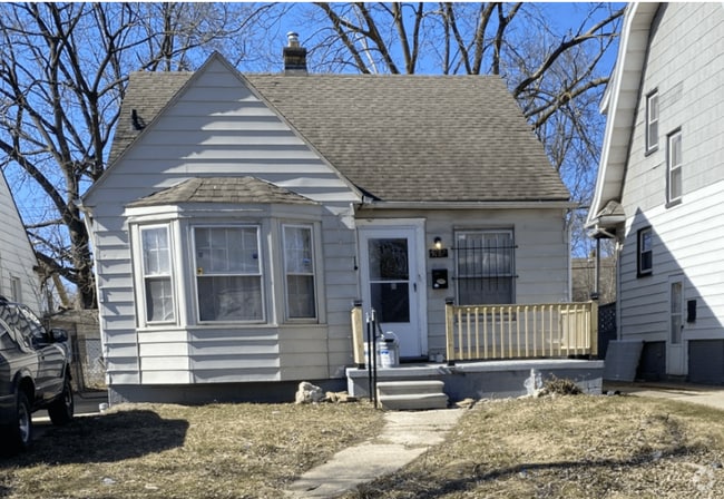 Building Photo - 9187 Mendota St