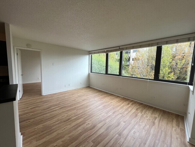 Foto del edificio - 1Bd/1Ba Home in Goose Hollow neighborhood ~ Secured Garage Parking and Additional Storage Unit!!!