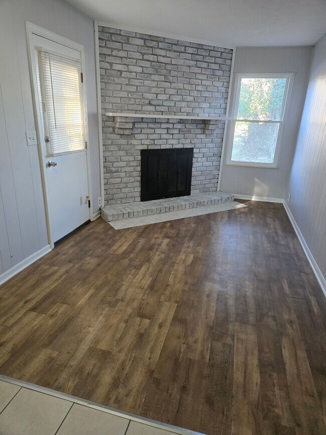 Photo - 4175 Webster Ave Apartment