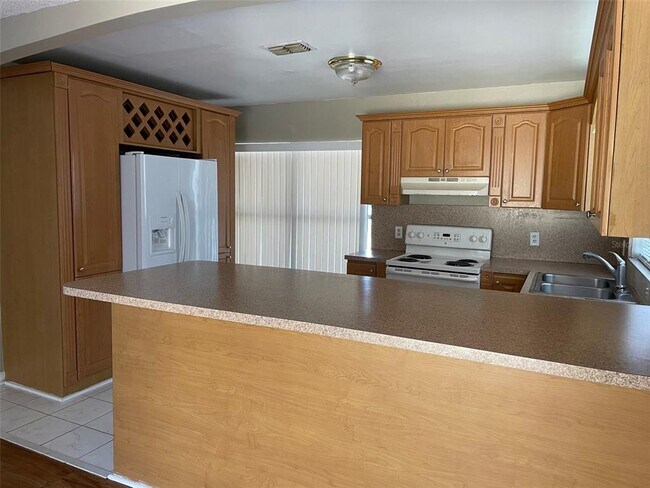 Building Photo - 527 Hunter Cir