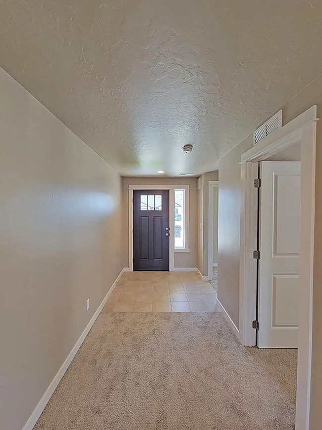 Entry - 1096 N Ryde Ave