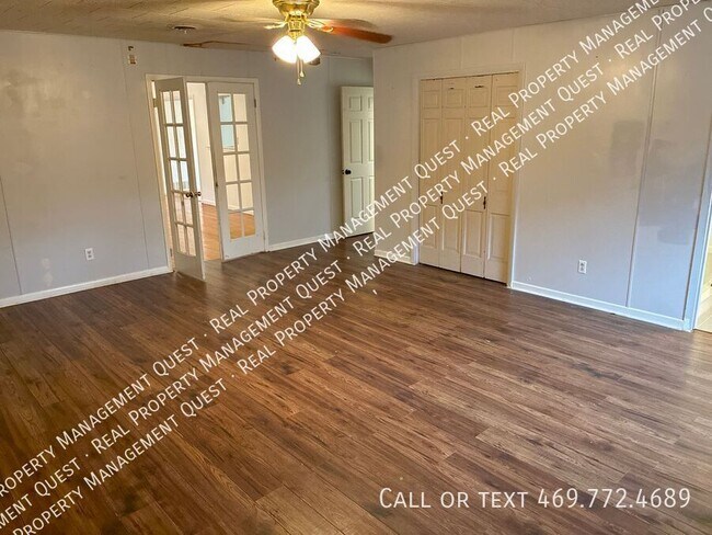 Foto del edificio - 1001 Crestview Dr