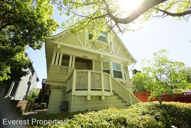 Foto del edificio - 3109-3111 Telegraph Ave