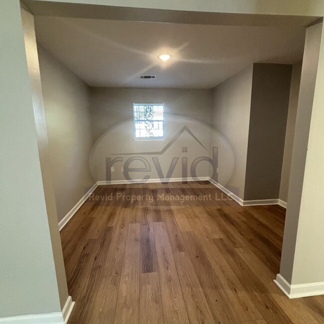 Building Photo - Recently Renovated 3Bed/1.5Bath Available ...