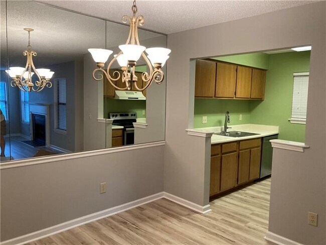 Building Photo - 2101 Huntingdon Chase