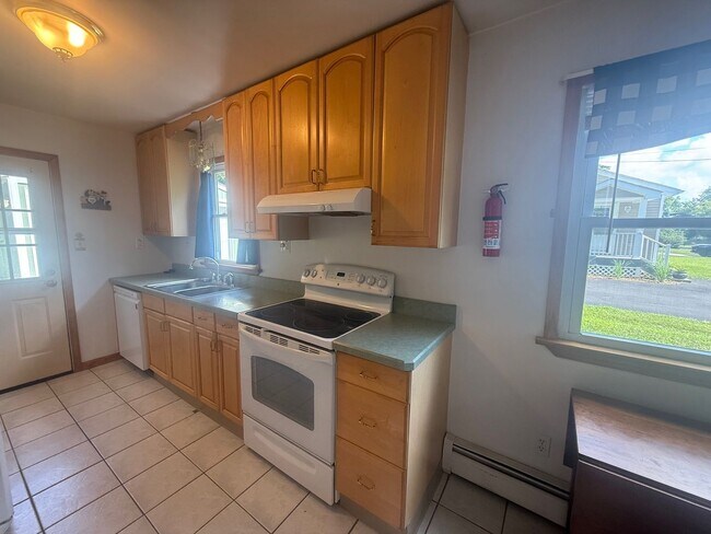 Foto del edificio - 3 Bedroom House With Large Yard and Garage