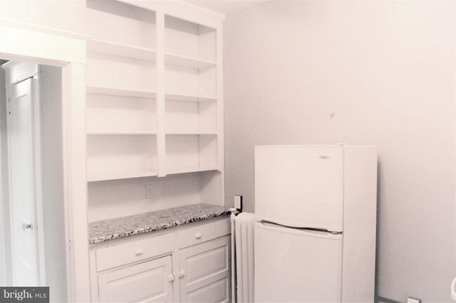 Building Photo - 264 Briggs St