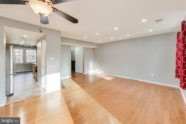 Foto del edificio - 5769 Yellowrose Ct