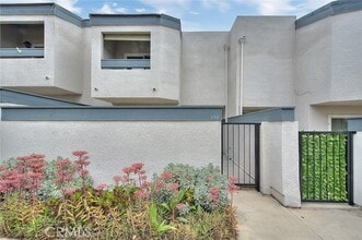 Building Photo - 686 E Workman St