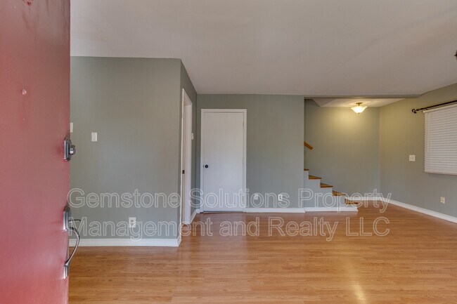 Foto del edificio - 550 Harding Pl