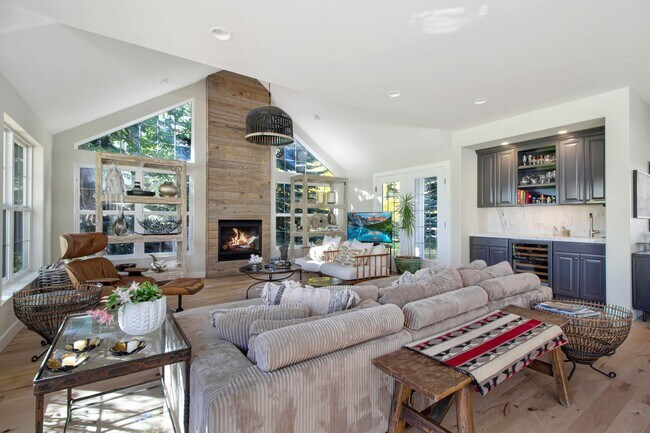 Foto del edificio - Winter Getaway, Cozy Mountain Modern Lodge