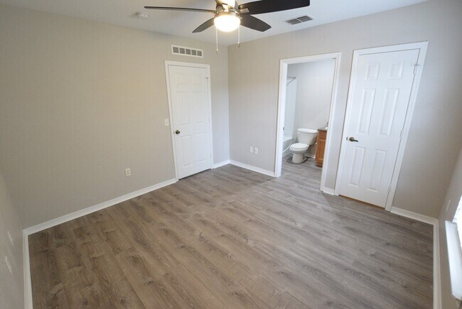 Building Photo - 3664 N Goldenrod Rd